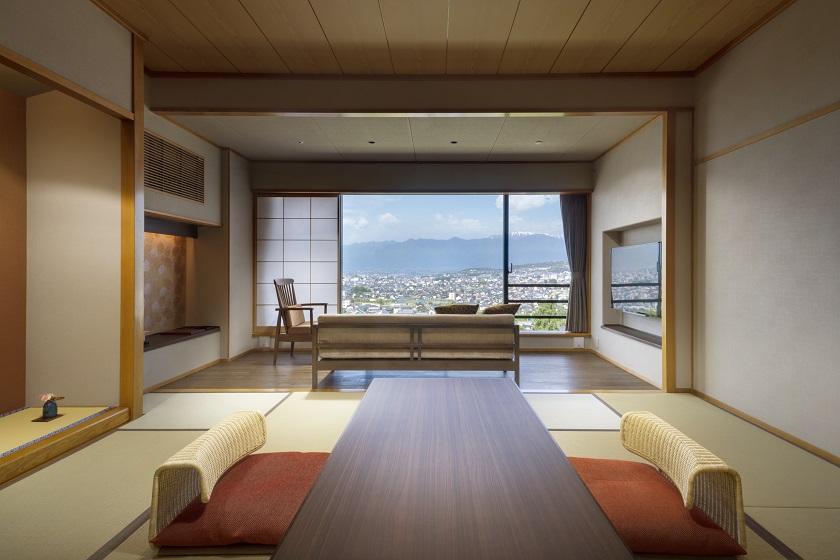 Higashi no Yakata 10张榻榻米（56平方米）高级日式房间，客厅配有雾桑拿