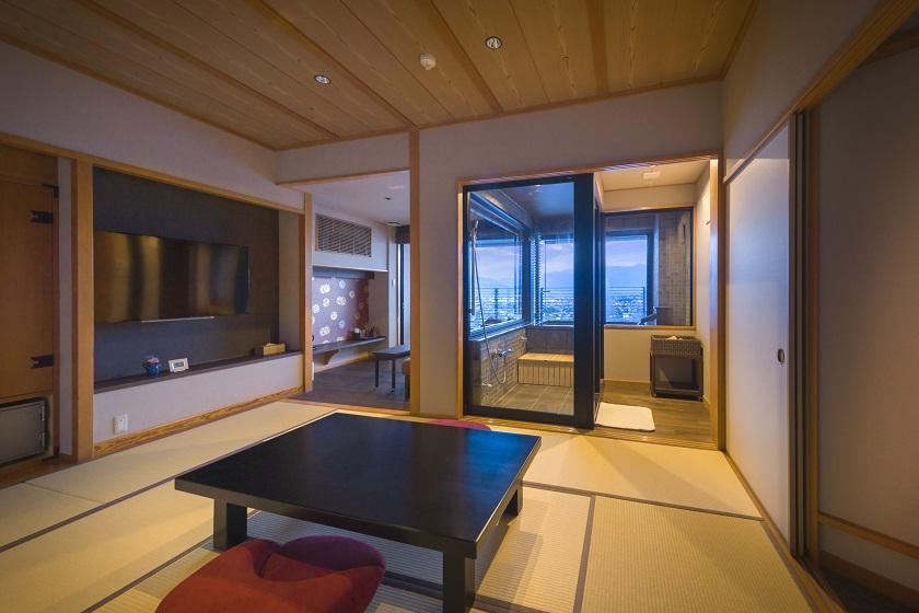 Higashi-no-Yakata，10 張榻榻米（56 平方米）高級日式客房，帶私人溫泉浴池和露台