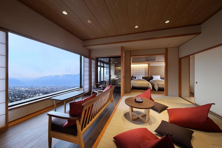 Chuoden / Open-air hot spring bath (70 square meters) Japanese-Western style room with living room