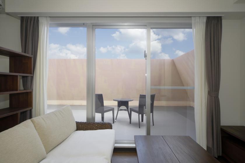 [Harbor Wing] Deluxe room (55 square meters / with terrace / top floor 7th floor) <Ocean view>