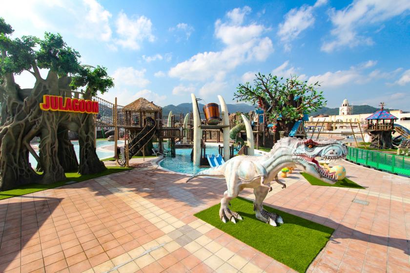 Enjoy a full day of admission to Lagunasia's daytime pool + food (breakfast) at the hotel restaurant! Robot hotel accommodation plan SO!