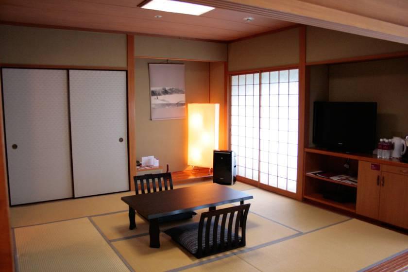 [High floor] Japanese-style suite with 4 futons and forest view