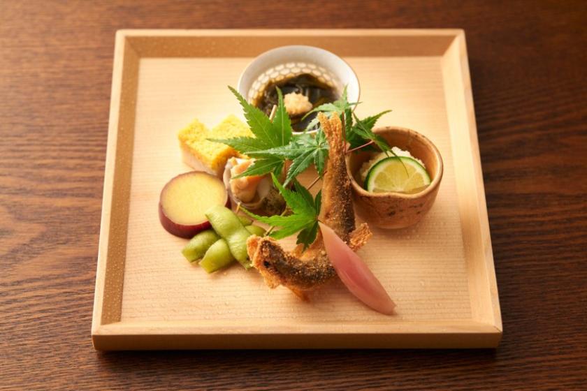《使用嚴選食材的四季料理湯時令懷石料理套餐7,700日元》含早餐方案【1晚2餐】