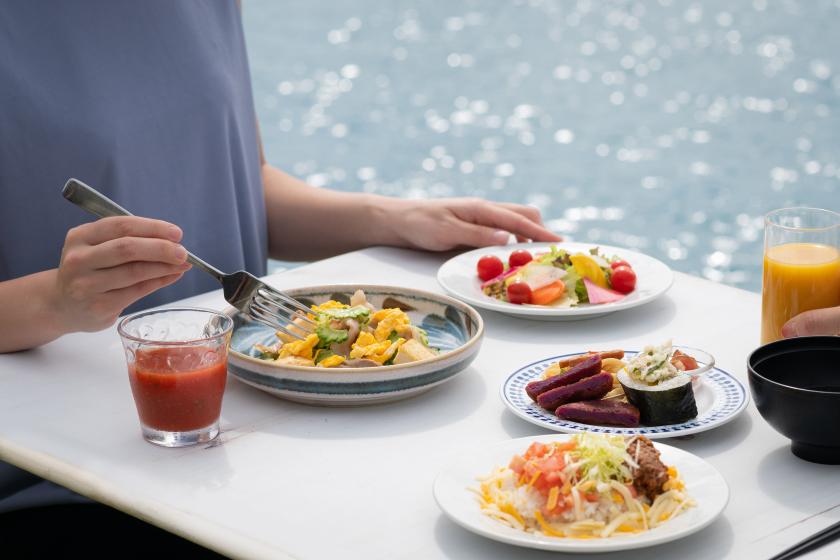 Enjoying the BBQ with the ocean view and the sound of the waves is exquisite! Dinner BBQ and breakfast plan by the pool