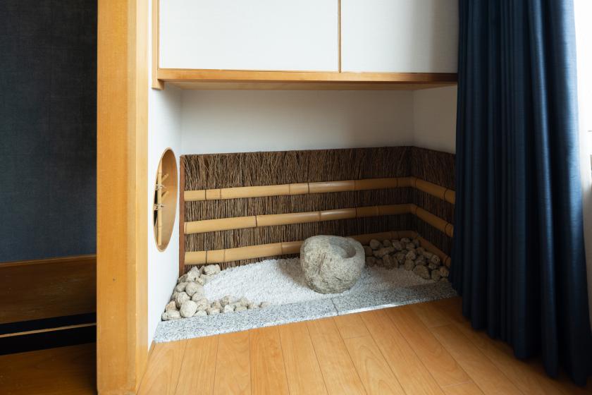 Japanese-Western style room (10 tatami mats) [Non-smoking]