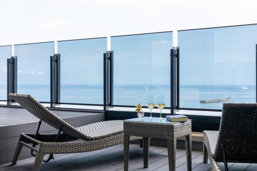 Premier Suite Ocean View “ROTEN”