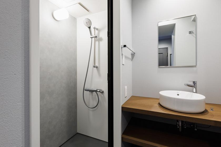 [Non-smoking] Double/shower for 2 people