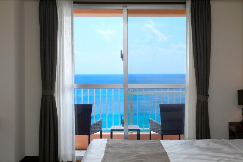 [Harbor Wing] Deluxe room (55 square meters / with terrace / top floor 7th floor) <Ocean view>