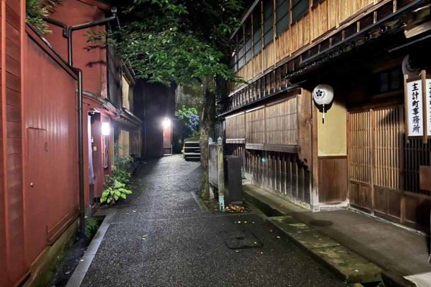 [Adult time at the town landing x Bar "San sun" Chaya District] Enjoy alcoholic drinks in Kazuemachi, which is full of historical atmosphere with historic Japanese restaurants and teahouses (1 night stay with breakfast)