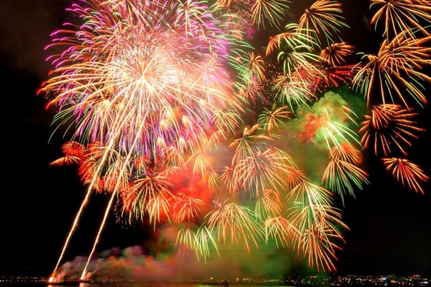 花火点火台まで約300メートル！至近距離で尺玉の迫力を【当館宿泊者様専用の観覧席付き】1泊2食※事前決済プラン【2025年8月15日 諏訪湖祭湖上花火大会】