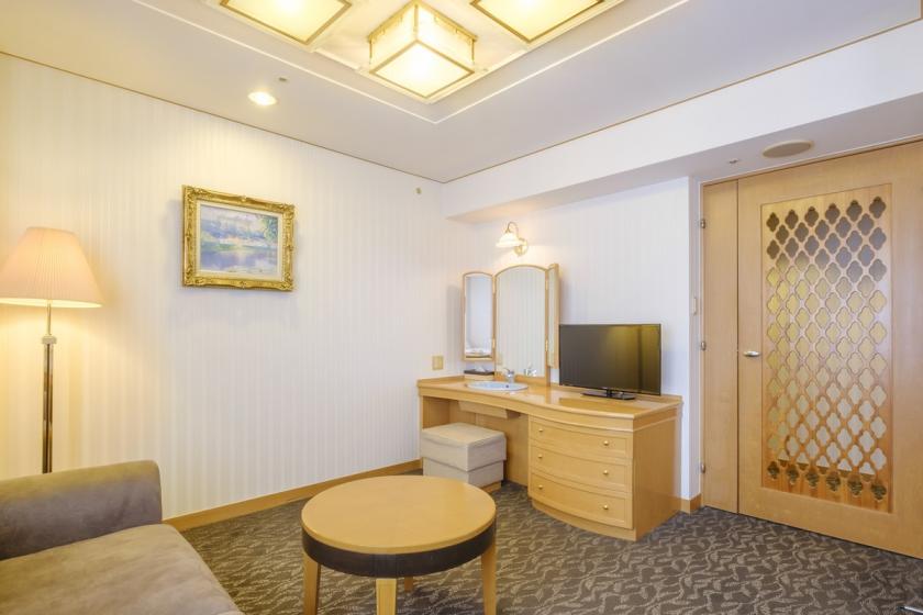 Junior suite room (41 square meters / width 140 cm)