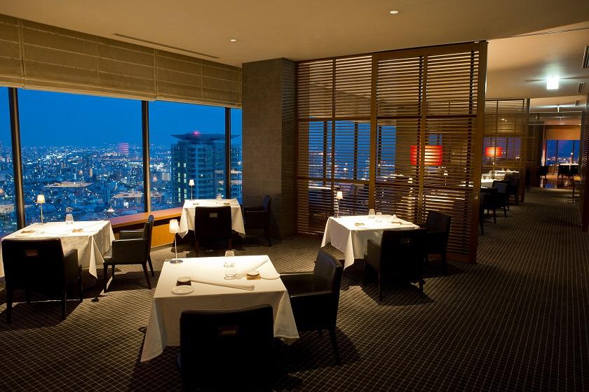 [Limited to 2 groups per day, guaranteed window seat] 36th floor Italian dinner included (2 meals included)