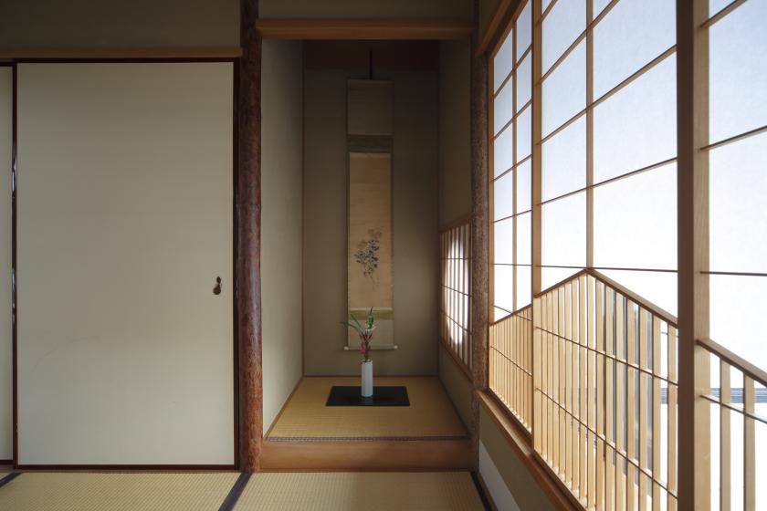 New Wing  Room 63 - Built 2006 - Corner room with an alcove that is reminiscent of a scroll painting  (3rd Floor/62㎡)