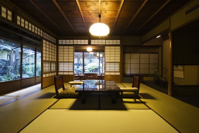 Main Building  Room 14 - Early 1800s, original structure - Corner room with private garden space  (Ground floor/59㎡)
