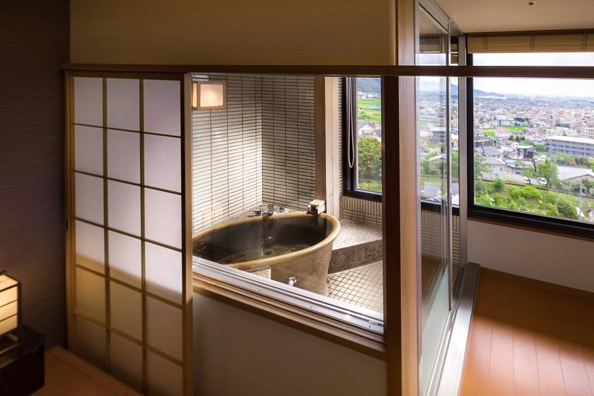 Nishi-no-Yakata，顶层带温泉浴池（36㎡）的双床房！夜景