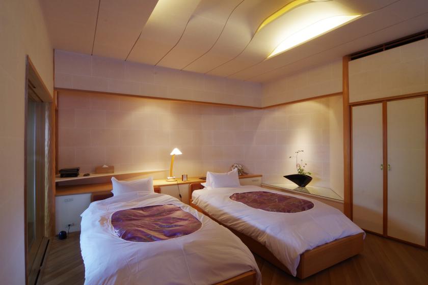 [New Wing Room 54] - Built 2006 - Twin bed room facing a tsuboniwa courtyard garden  (2nd Floor/50㎡)
