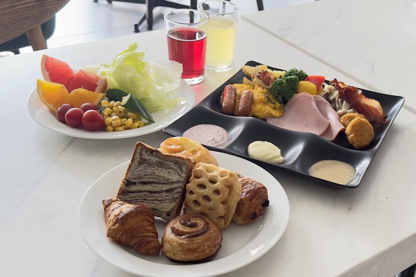 [Limited to those over 50 years old] Early check-in 2 hours (usually 15:00⇒13:00) & free upgrade to high floor deluxe twin (Kyoto Tower view from 7th floor) <Breakfast included>