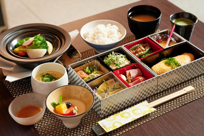 [1,000 bonus points for IHG Rewards Club members only] NAGOMI lounge access (dinner and breakfast included)