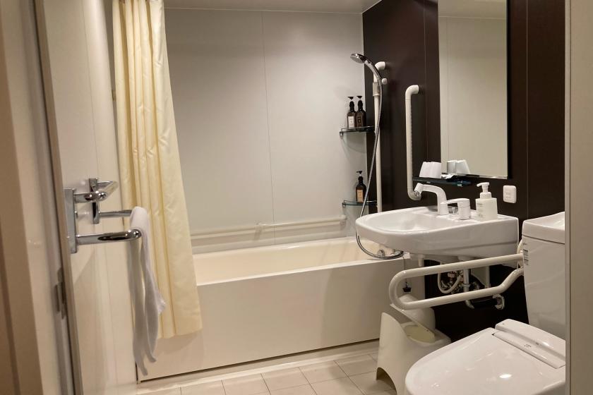 Universal twin room [Wheelchair accessible/Unit bath] [2 beds/Width 90cm Length 200cm] [All rooms non-smoking]