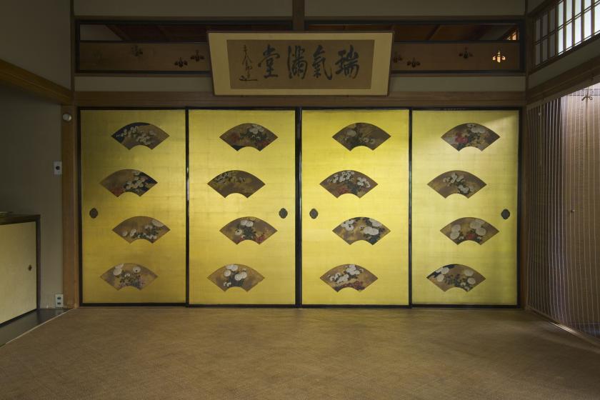 Main Building Room 25 - Late 1800s - Corner room with impressive golden fusuma sliding doors  (2nd floor/64 ㎡)