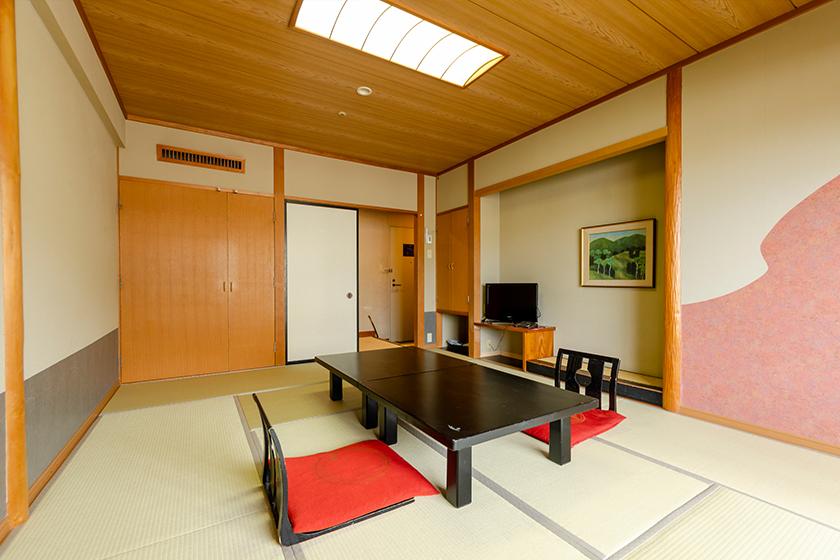 ■Central East Building Japanese-style room 10 tatami or 12 tatami (D) (Wi-Fi available)