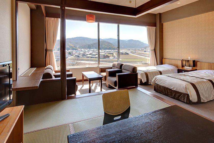 [Japanese-Western room] 7.5 tatami + twin bed [37 square meters]