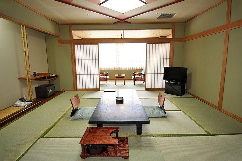 日式房间2间，10张榻榻米+6张榻榻米（超过63平米）