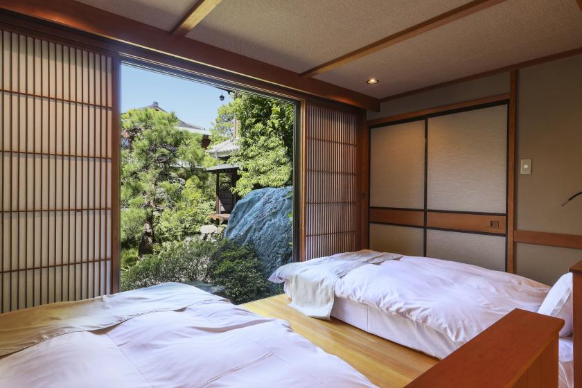 A room with an open-air hot spring bath or a semi-open-air bath, without meals or with breakfast for one night