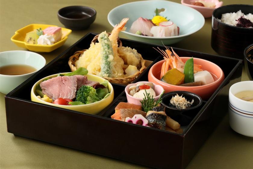 ◆For dinner, enjoy seasonal ingredients [Shokado bento] half-board plan