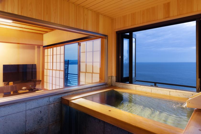 [雨季活动对象方案] 指定“带观景浴缸的房间”，可在高层欣赏壮丽的景色 / 简单的住宿 / 包含 1 晚和 2 餐 / 基本方案