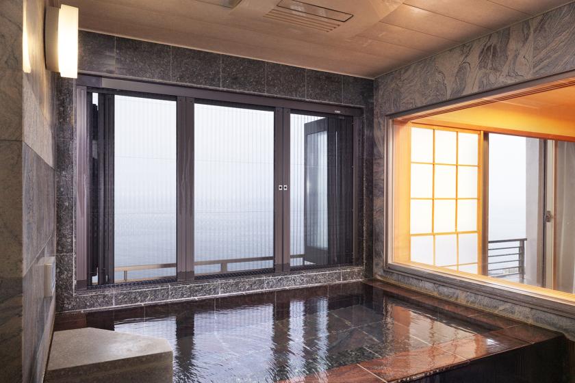 [雨季活动对象方案] 指定“带观景浴缸的房间”，可在高层欣赏壮丽的景色 / 简单的住宿 / 包含 1 晚和 2 餐 / 基本方案