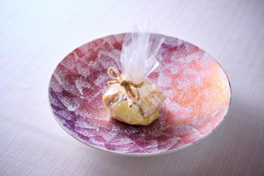[Spring only] New Japanese cuisine course with cherry blossom sea bream dyed in spring colors.Enjoy the ``Awaji natural cherry blossom sea bream suki-nabe'' supervised by chef Haruyuki Yamashita (dinner and breakfast included)