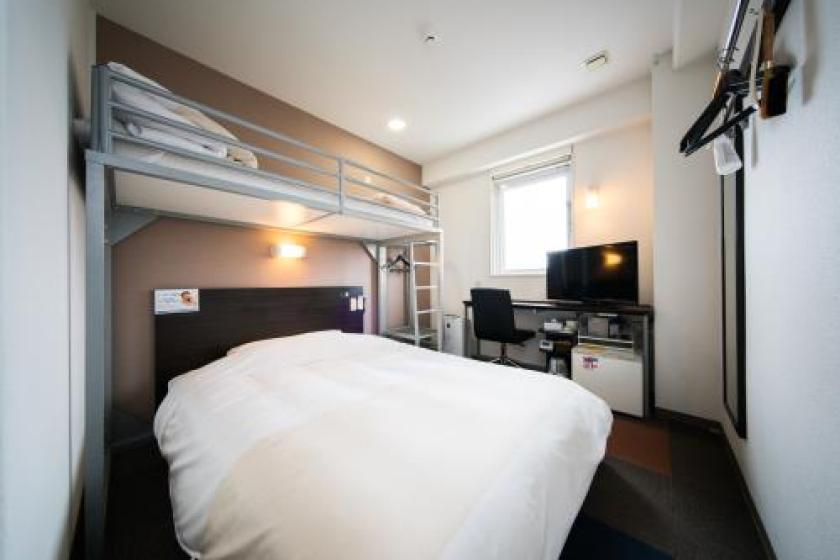【Smoking】Room with 1 Double Bed with Loft Bed