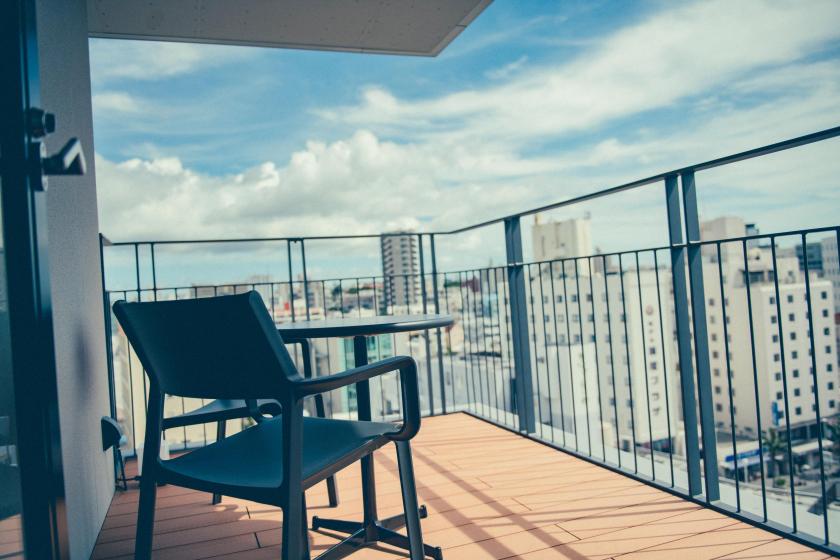Balcony twin (lounge access/minibar free)