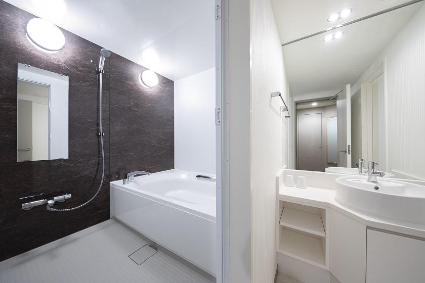 [Non-smoking] Deluxe twin room (2) Separate bathroom and toilet