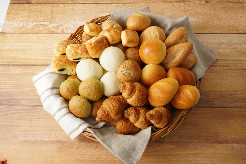 [Shinshindo] 住宿提供京都老字號麵包店的6種人氣迷你麵包。在町屋酒廊的烤麵包機中享用新鮮出爐的食物！ （配麵包）