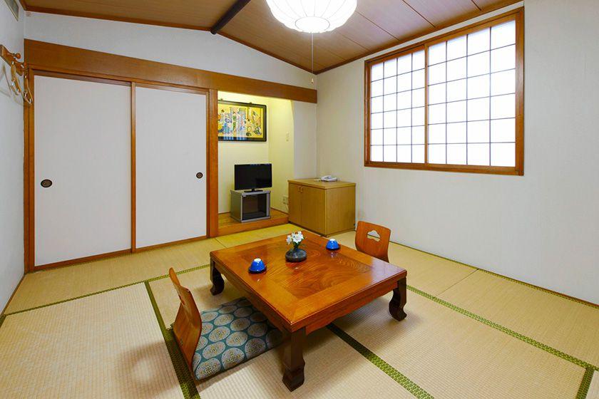 Japanese-style room (9.5 tatami)