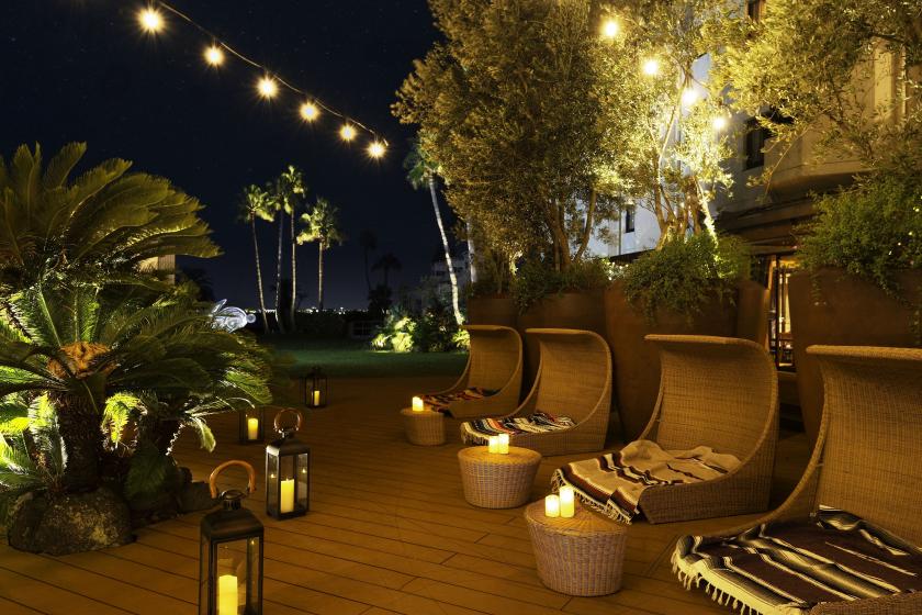 【1泊2食付】博多湾の夜景を臨む特別な時間 乾杯酒付きディナー｜アーリークリスマス 11000円