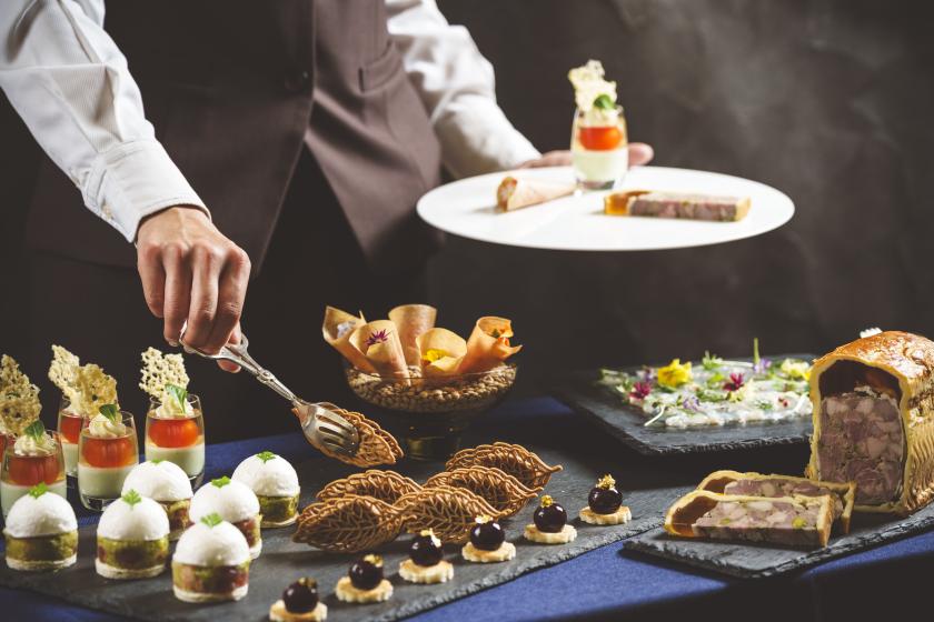 [◆Recommended for special occasions◆] Invitation to one specialty dinner at Four Seasons or Aya at Renaissance Resort Okinawa <2 nights and up> *Reservation required