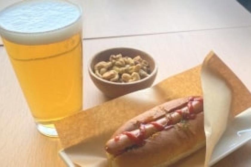 Enjoy a cup of bliss at a shop along the approach to Konpira-san! A little drink with craft beer x snacks x hot dog <Breakfast>