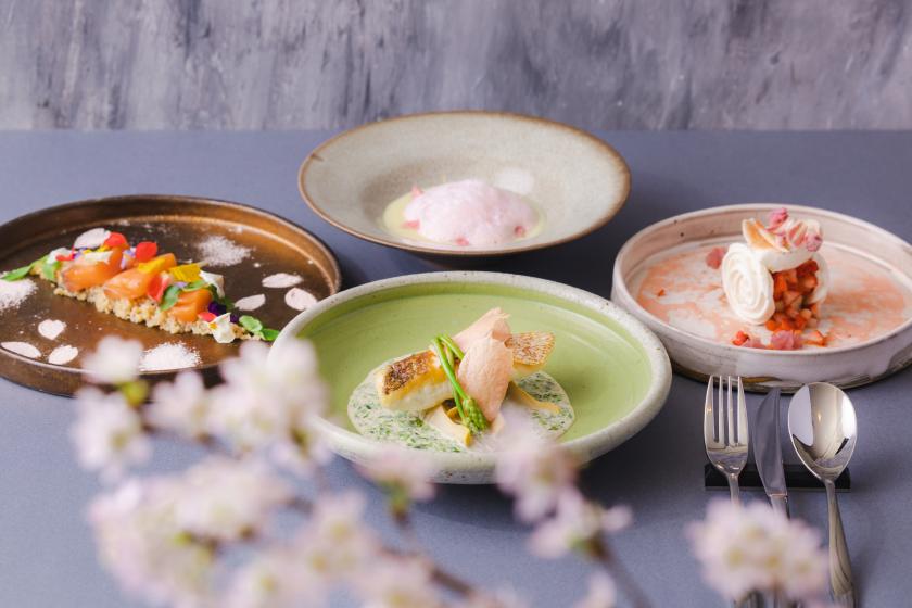[Lunch and breakfast buffet included] Stay plan with ``KIHARU de SAKURA'', a lunch course full of cherry blossoms wrapped in the scent of cherry blossoms