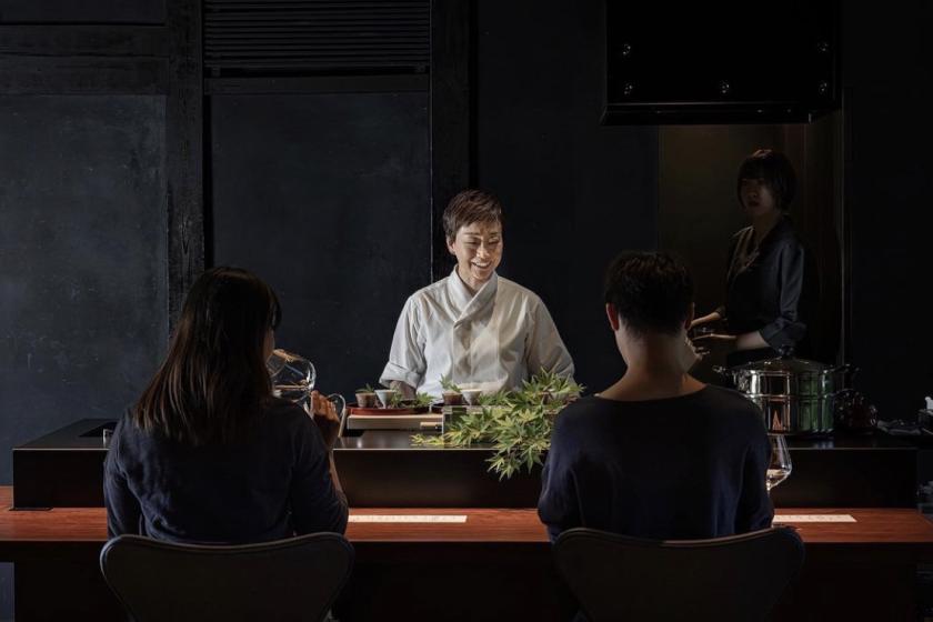 [Limited to 1 group per day! THE HOUSE [SEN]] Special on-site course by chef Tomoko Yuge of “Tokamachi Kaiseki Yuge” (1 night and 2 meals, best rate guaranteed)