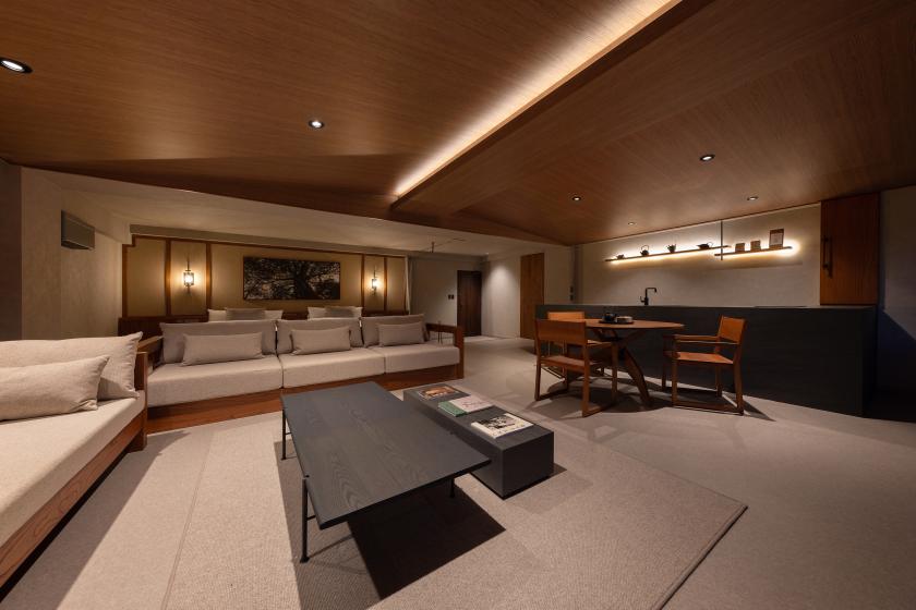 TheMana Suite, the highest grade, with a panoramic bath and sauna, Japanese style