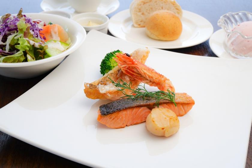 [Sky Restaurant "Hareus"] Choice of dinner set: "Beefsteak" or "Seafood" / Dinner and breakfast included