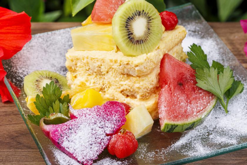 【宮古島の夏を味わう】7種類からお好みのスイーツが選べる「トロピカルフルーツ」付プラン/朝食付