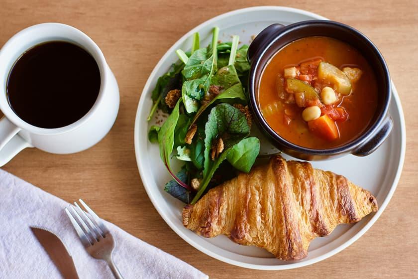 A5等級の飛騨牛サーロインのステーキ重と飛騨牛鉄火巻きを一度に味わえる【贅沢弁当】を堪能（２食付）