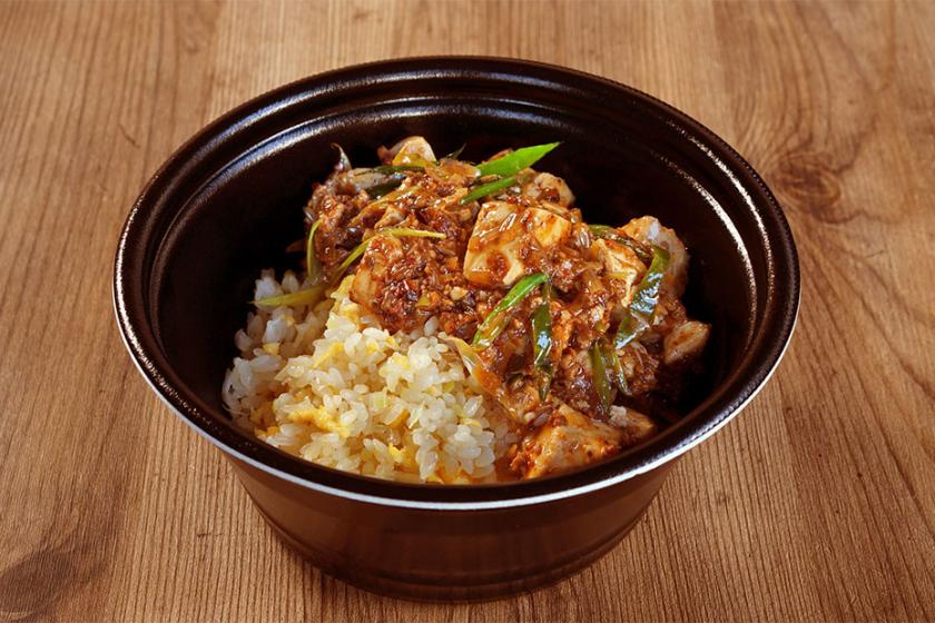 [Chef's Special ☆ Gourmet Box Plan] Enjoy Sichuan Mapo Tofu & Golden Fried Rice Bowl in the comfort of your own room!