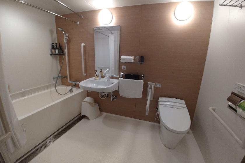 Universal Room [Non-smoking, unit bath] (Barrier-free room without desks, chairs, etc.)