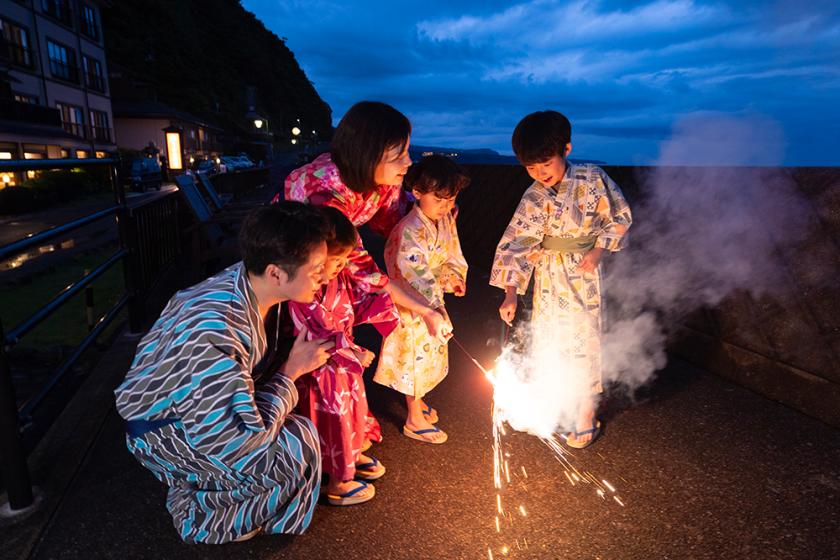 【桜咲く東伊豆で思い出旅行】昭和レトロな温泉に行こう 縁日遊び！冬花火・温泉卓球・おしゃべりセット付きで心に残る旅を