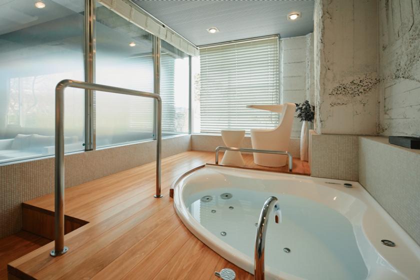 本館モダンスイート　308号室「影向」